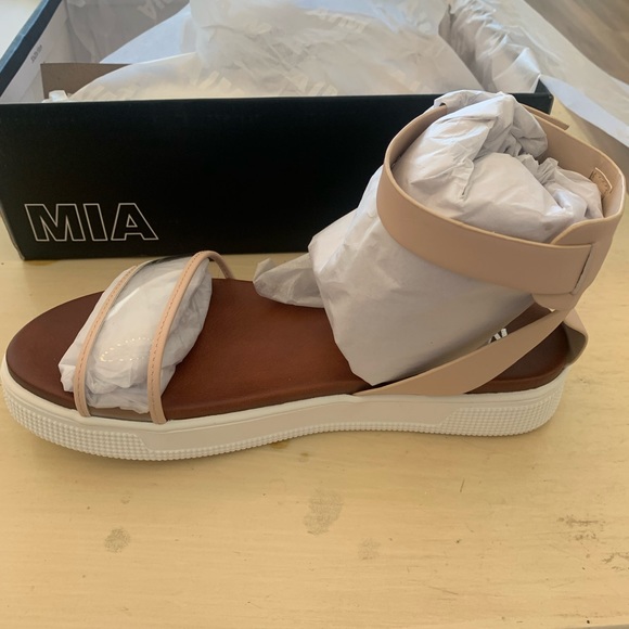 Brand new! Mia platform shoes! - Picture 3 of 4